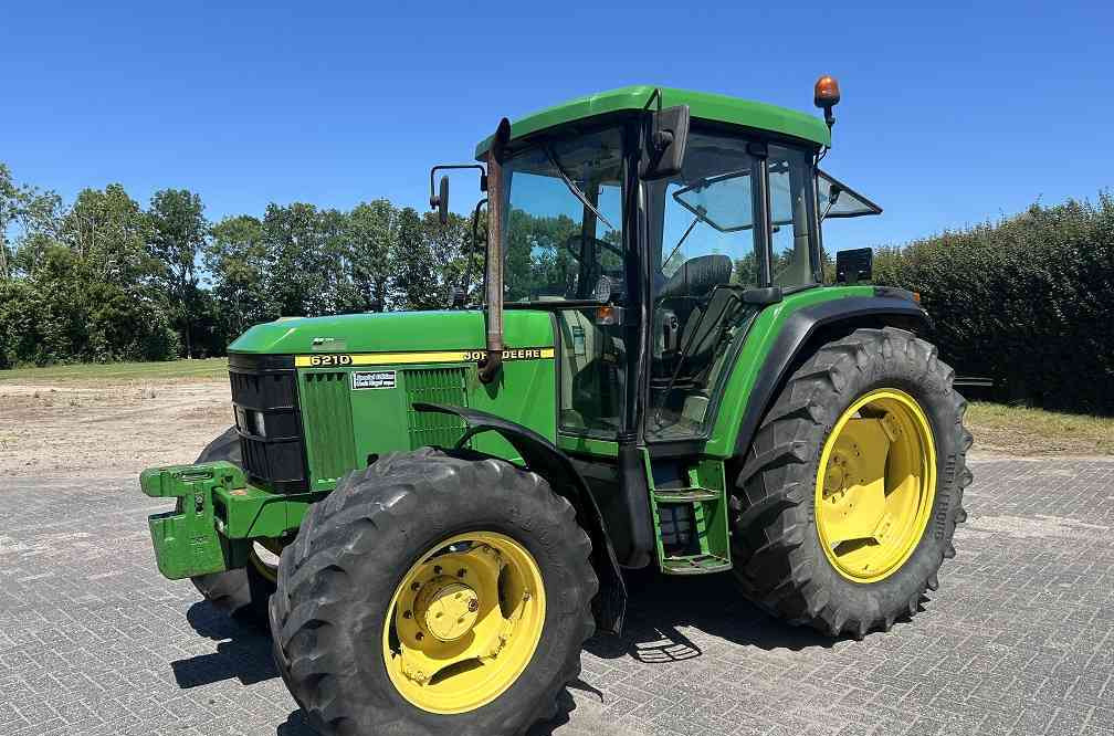 John Deere 6210 - Трактор: фото 1 John Deere 6210 - Трактор: фото 1