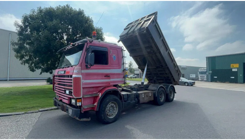 Scania P113-360 scania 113 6X2 Boogielift reversed KIPPER - Самосвал: фото 1 Scania P113-360 scania 113 6X2 Boogielift reversed KIPPER - Самосвал: фото 1