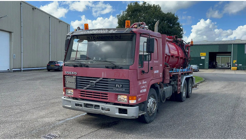 Volvo FL 7 FL7 Vacuum toilet tanker 8000 liter - Ассенизатор: фото 1 Volvo FL 7 FL7 Vacuum toilet tanker 8000 liter - Ассенизатор: фото 1