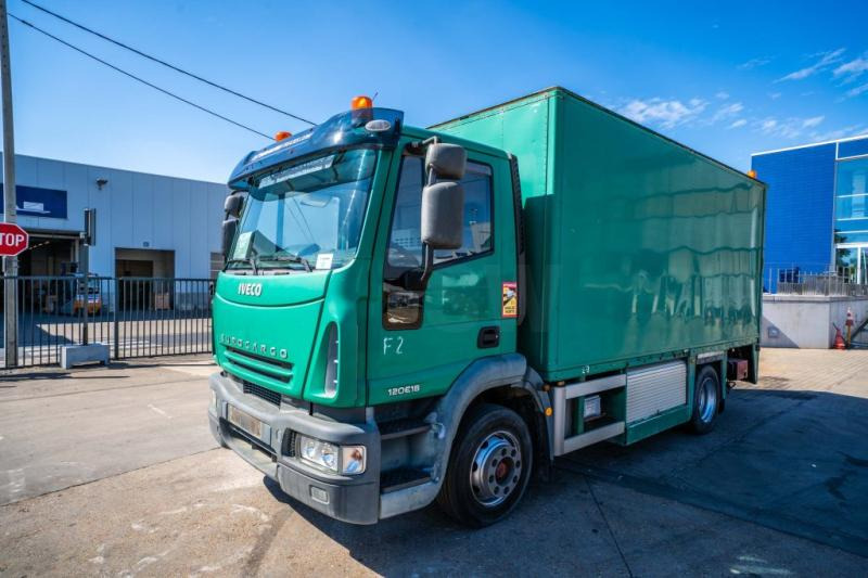 Iveco EUROCARGO 120E18 - Грузовик с закрытым кузовом: фото 1 Iveco EUROCARGO 120E18 - Грузовик с закрытым кузовом: фото 1