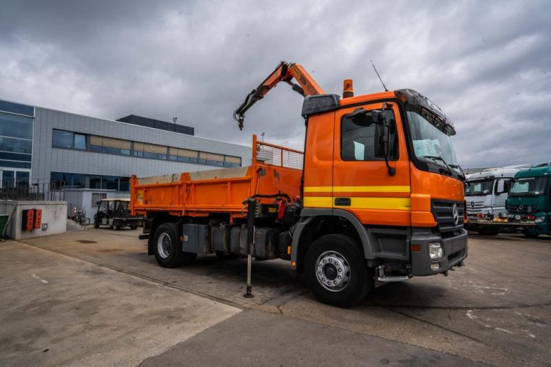 Mercedes ACTROS 1832 K + Palfinger 10 t/m - Самосвал, Автоманипулятор: фото 2 Mercedes ACTROS 1832 K + Palfinger 10 t/m - Самосвал, Автоманипулятор: фото 2