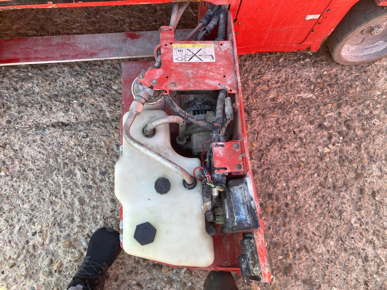 Ножничный подъемник MANITOU 100SEC: фото 9 Ножничный подъемник MANITOU 100SEC: фото 9