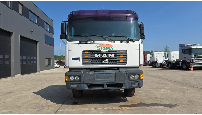 MAN 26.414 (6X4 / 6 CYLINDER / MANUAL GEARBOX / 10 TYRES / LONG CHASSIS / EURO 2) - Грузовик-шасси: фото 2 MAN 26.414 (6X4 / 6 CYLINDER / MANUAL GEARBOX / 10 TYRES / LONG CHASSIS / EURO 2) - Грузовик-шасси: фото 2