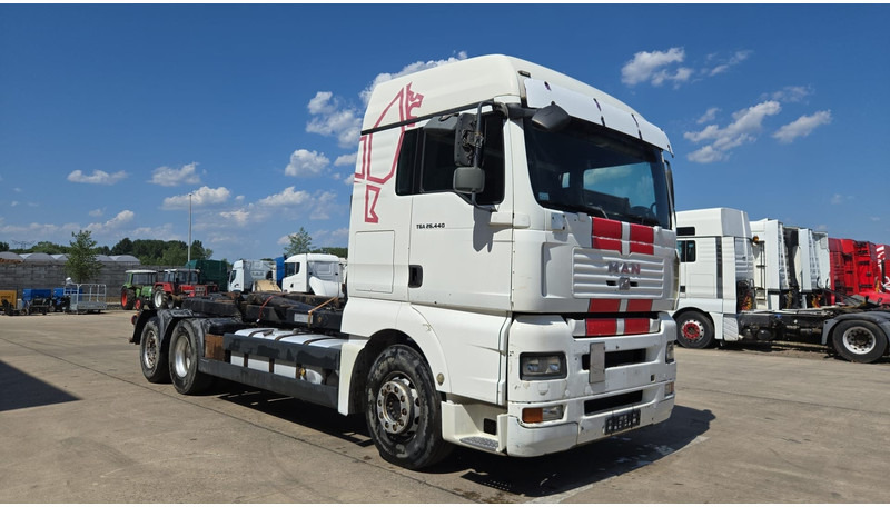 MAN TGA 26.440 (MANUAL GEARBOX / FRONT STEEL / 6X2 / BOITE MANUELLE / DEVANT LAMES) - Грузовик-шасси: фото 4 MAN TGA 26.440 (MANUAL GEARBOX / FRONT STEEL / 6X2 / BOITE MANUELLE / DEVANT LAMES) - Грузовик-шасси: фото 4