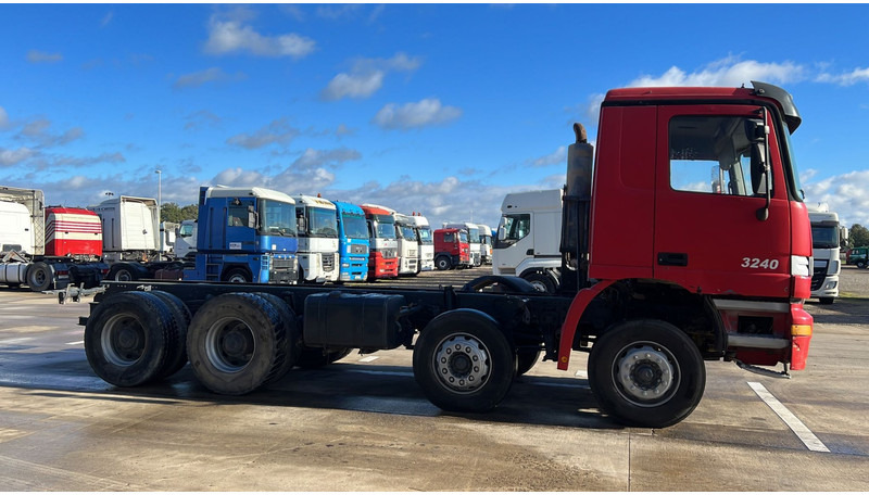 Mercedes-Benz Actros 3240 (GRAND PONT / LAMES / EPS / MP1 / 12 ROUES) - Грузовик-шасси: фото 5 Mercedes-Benz Actros 3240 (GRAND PONT / LAMES / EPS / MP1 / 12 ROUES) - Грузовик-шасси: фото 5