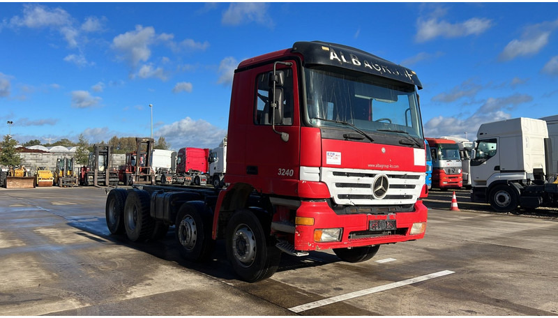 Mercedes-Benz Actros 3240 (GRAND PONT / LAMES / EPS / MP1 / 12 ROUES) - Грузовик-шасси: фото 2 Mercedes-Benz Actros 3240 (GRAND PONT / LAMES / EPS / MP1 / 12 ROUES) - Грузовик-шасси: фото 2