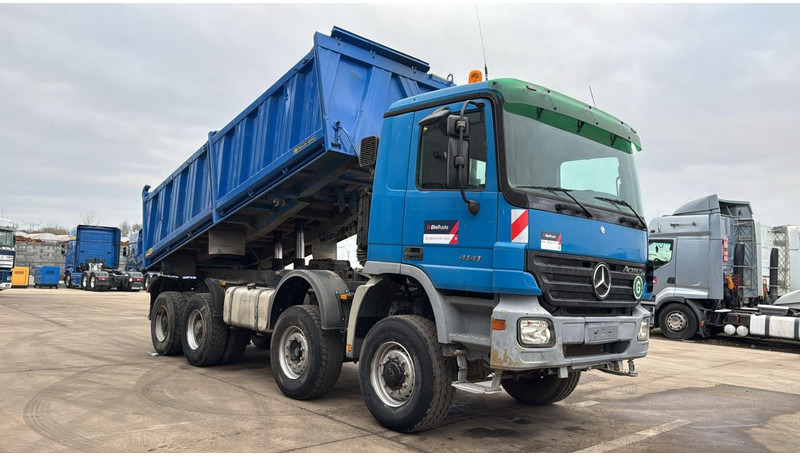 Mercedes-Benz Actros 4141 (8X6 / EPS / PARFAIT ETAT / TOP CONDITION / V6 / MP2 / BIG AXLE / STEEL SUSP. / LAMES) - Самосвал: фото 3 Mercedes-Benz Actros 4141 (8X6 / EPS / PARFAIT ETAT / TOP CONDITION / V6 / MP2 / BIG AXLE / STEEL SUSP. / LAMES) - Самосвал: фото 3
