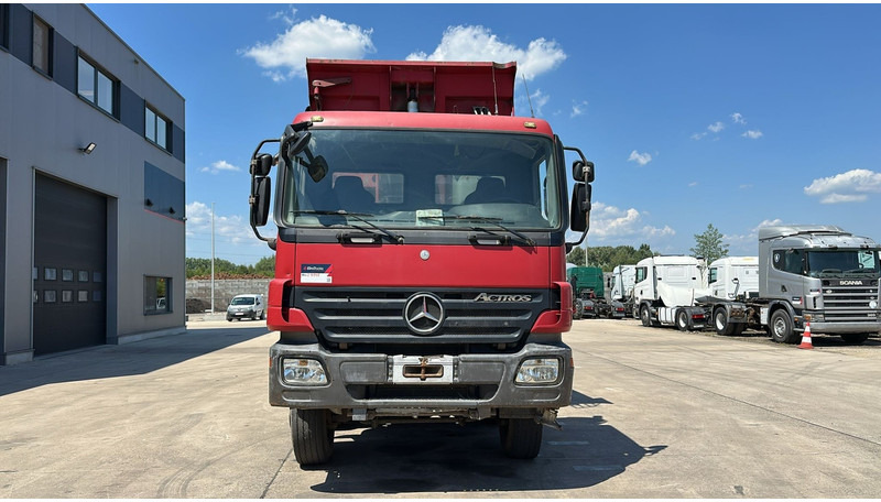 Mercedes-Benz Actros 4141 (8X6 / LAMES / STEEL / BIG AXLE / GRAND PONT / TAMBOURS / MANUAL GETRIEBE / MANUAL GEARBOX) - Самосвал: фото 2 Mercedes-Benz Actros 4141 (8X6 / LAMES / STEEL / BIG AXLE / GRAND PONT / TAMBOURS / MANUAL GETRIEBE / MANUAL GEARBOX) - Самосвал: фото 2