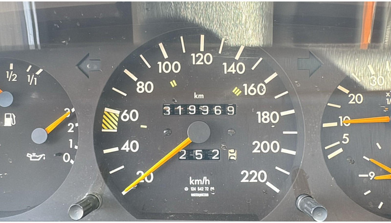 Седан Mercedes-Benz E-Klasse 200 (GERMAN CAR / VOITURE D'ALLEMAGNE / ESSENCE / PETROL / MANUAL): фото 11 Седан Mercedes-Benz E-Klasse 200 (GERMAN CAR / VOITURE D'ALLEMAGNE / ESSENCE / PETROL / MANUAL): фото 11