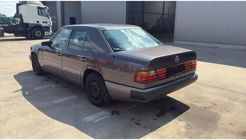 Седан Mercedes-Benz E-Klasse 200 (GERMAN CAR / VOITURE D'ALLEMAGNE / ESSENCE / PETROL / MANUAL): фото 7 Седан Mercedes-Benz E-Klasse 200 (GERMAN CAR / VOITURE D'ALLEMAGNE / ESSENCE / PETROL / MANUAL): фото 7