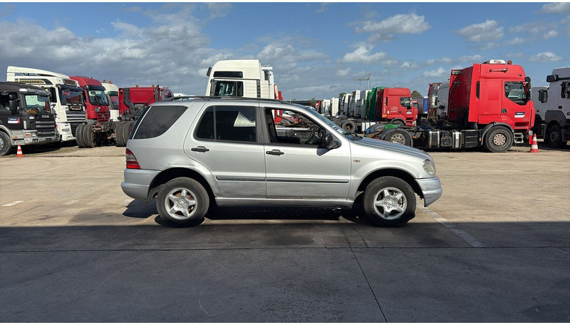 Внедорожник Mercedes-Benz M-Klasse ML 270 CDI: фото 7