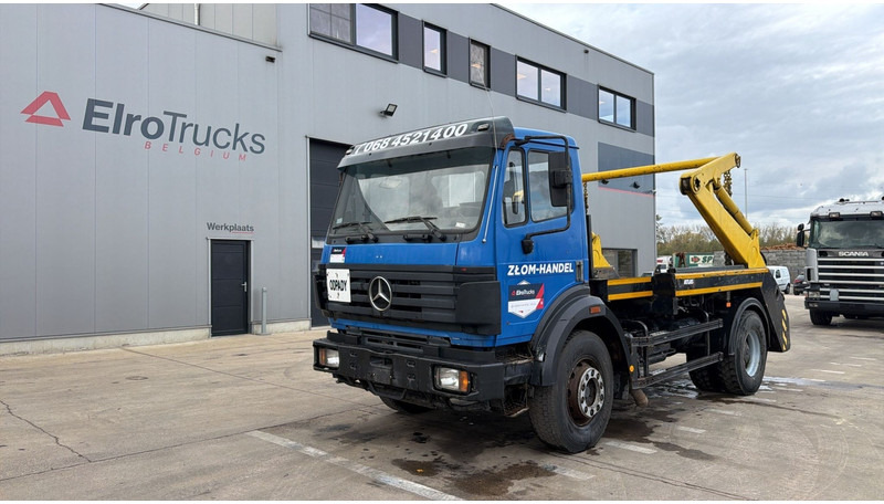 Mercedes-Benz SK 1831 (LAMES / STEEL SUSP. / V6 / BOITE MANUELLE / GRANT PONT / BIG AXLE) - Грузовик-контейнеровоз/ Сменный кузов, Автоманипулятор: фото 1 Mercedes-Benz SK 1831 (LAMES / STEEL SUSP. / V6 / BOITE MANUELLE / GRANT PONT / BIG AXLE) - Грузовик-контейнеровоз/ Сменный кузов, Автоманипулятор: фото 1