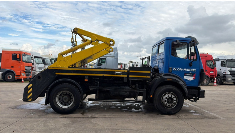 Mercedes-Benz SK 1831 (LAMES / STEEL SUSP. / V6 / BOITE MANUELLE / GRANT PONT / BIG AXLE) - Грузовик-контейнеровоз/ Сменный кузов, Автоманипулятор: фото 3 Mercedes-Benz SK 1831 (LAMES / STEEL SUSP. / V6 / BOITE MANUELLE / GRANT PONT / BIG AXLE) - Грузовик-контейнеровоз/ Сменный кузов, Автоманипулятор: фото 3