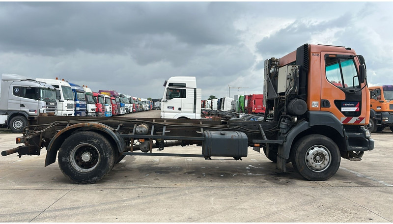 Renault Kerax 260 (POMPE MANUELLE / LAMES / GRAND PONT / STEEL SUSP. / MANUAL PUMP) - Грузовик-шасси: фото 3 Renault Kerax 260 (POMPE MANUELLE / LAMES / GRAND PONT / STEEL SUSP. / MANUAL PUMP) - Грузовик-шасси: фото 3
