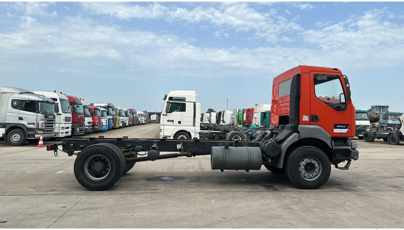Renault Kerax 370 (GRAND PONT / LAMES / PROPRE / BOITE MANUELLE / STEEL SUSP.) - Грузовик-шасси: фото 3 Renault Kerax 370 (GRAND PONT / LAMES / PROPRE / BOITE MANUELLE / STEEL SUSP.) - Грузовик-шасси: фото 3