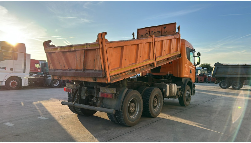 Scania 144-460 (BIG AXLE / GRAND PONT / LAMES / STEEL SUSP. / MANUAL GEARBOX / BOITE MANUELLE) - Грузовик-шасси: фото 5 Scania 144-460 (BIG AXLE / GRAND PONT / LAMES / STEEL SUSP. / MANUAL GEARBOX / BOITE MANUELLE) - Грузовик-шасси: фото 5