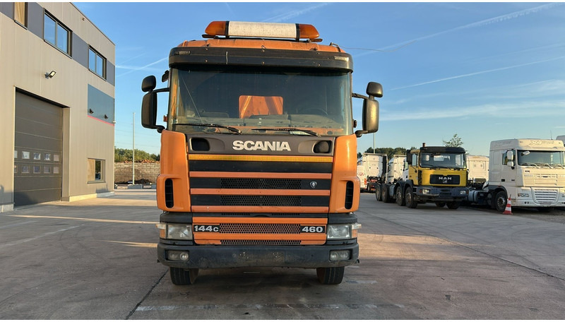 Scania 144-460 (BIG AXLE / GRAND PONT / LAMES / STEEL SUSP. / MANUAL GEARBOX / BOITE MANUELLE) - Грузовик-шасси: фото 2 Scania 144-460 (BIG AXLE / GRAND PONT / LAMES / STEEL SUSP. / MANUAL GEARBOX / BOITE MANUELLE) - Грузовик-шасси: фото 2