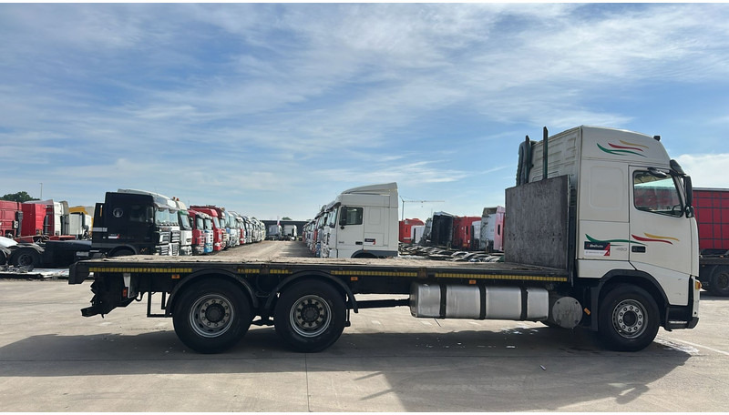 Volvo FH 12 - 460 (BOITE MANUELLE / MANUAL GEARBOX / 10 TYRES / 6X2 / AC / AIRCO) - Грузовик бортовой/ Платформа: фото 4 Volvo FH 12 - 460 (BOITE MANUELLE / MANUAL GEARBOX / 10 TYRES / 6X2 / AC / AIRCO) - Грузовик бортовой/ Платформа: фото 4