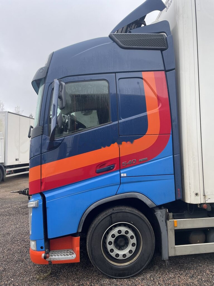 Volvo FH550 - Грузовик с закрытым кузовом: фото 3 Volvo FH550 - Грузовик с закрытым кузовом: фото 3