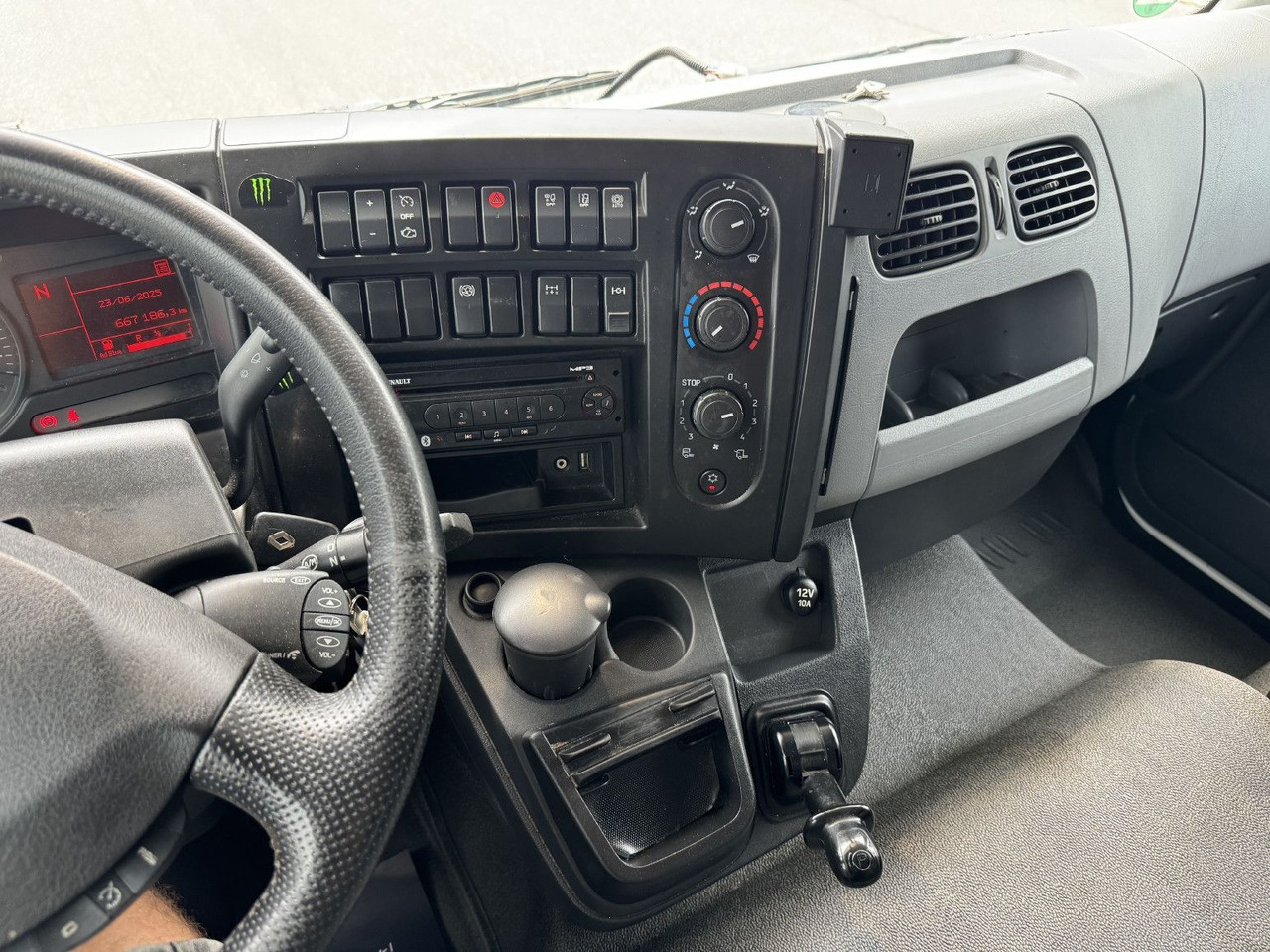 Грузовик с закрытым кузовом Renault D12-240 Koffer 7,3m AHK L-Haus Klima Luft: фото 18