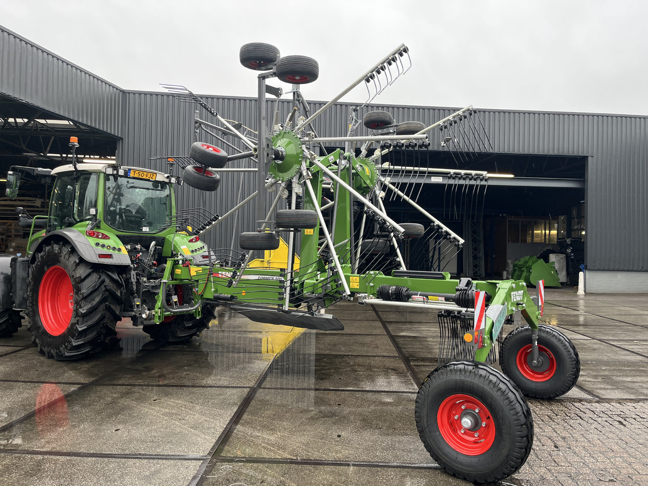 FENDT Former 880 - Сеноворошилка: фото 1 FENDT Former 880 - Сеноворошилка: фото 1