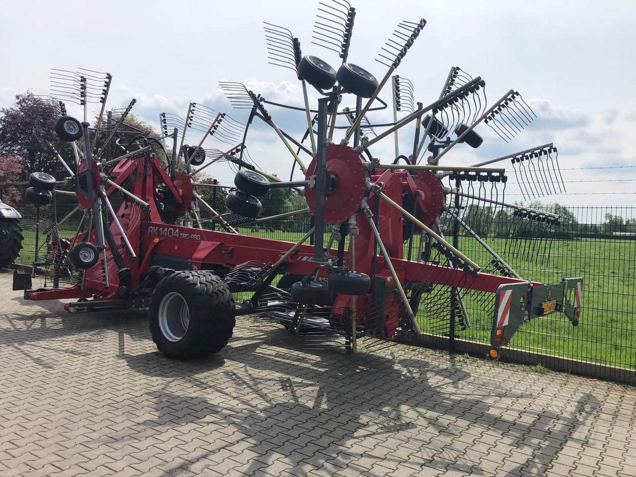Massey Ferguson RK 1404 TRC-PRO - Сеноворошилка: фото 2 Massey Ferguson RK 1404 TRC-PRO - Сеноворошилка: фото 2