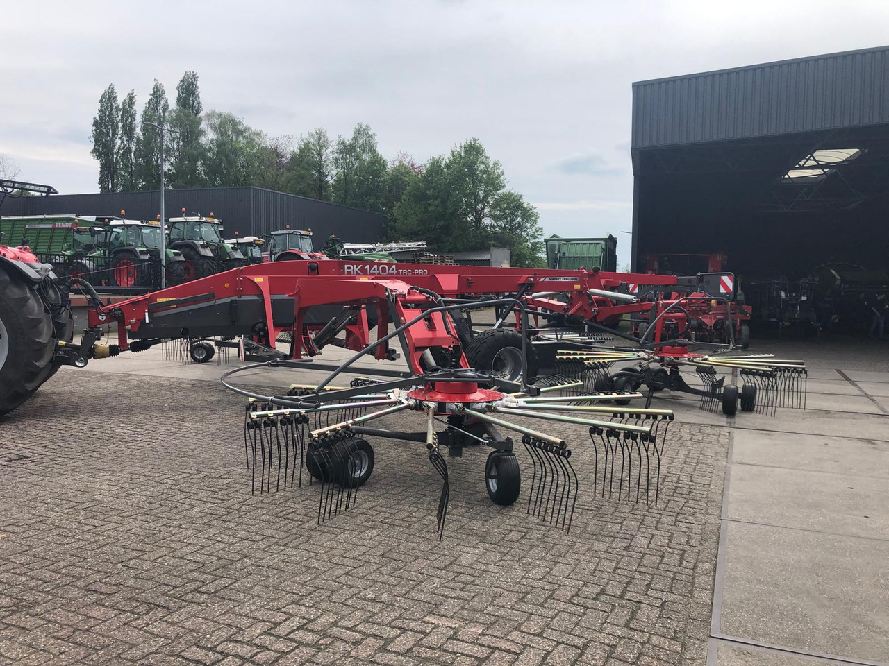 Massey Ferguson RK 1404 TRC-PRO - Сеноворошилка: фото 4 Massey Ferguson RK 1404 TRC-PRO - Сеноворошилка: фото 4