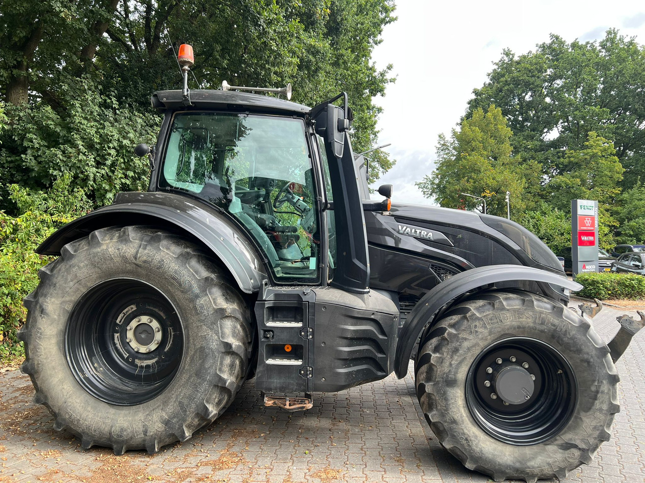 VALTRA T174 Versu - Трактор: фото 4 VALTRA T174 Versu - Трактор: фото 4