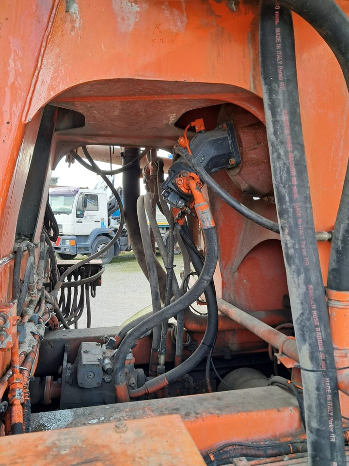 VOLVO FM 84R 440 SERMAC 4Z28 - Автобетононасос-смеситель: фото 5 VOLVO FM 84R 440 SERMAC 4Z28 - Автобетононасос-смеситель: фото 5