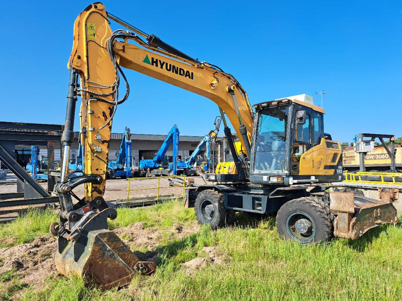 Hyundai HW140 - Колёсный экскаватор: фото 1 Hyundai HW140 - Колёсный экскаватор: фото 1