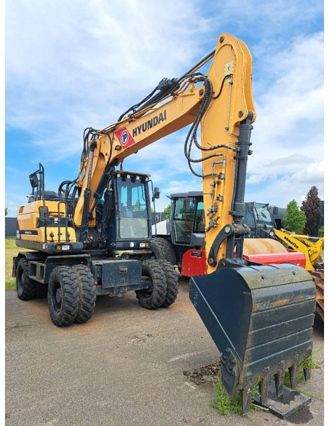 Hyundai HW140 - Колёсный экскаватор: фото 5 Hyundai HW140 - Колёсный экскаватор: фото 5