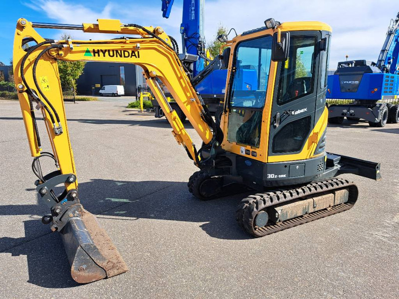Hyundai R30 Z-9AK - Мини-экскаватор: фото 1 Hyundai R30 Z-9AK - Мини-экскаватор: фото 1