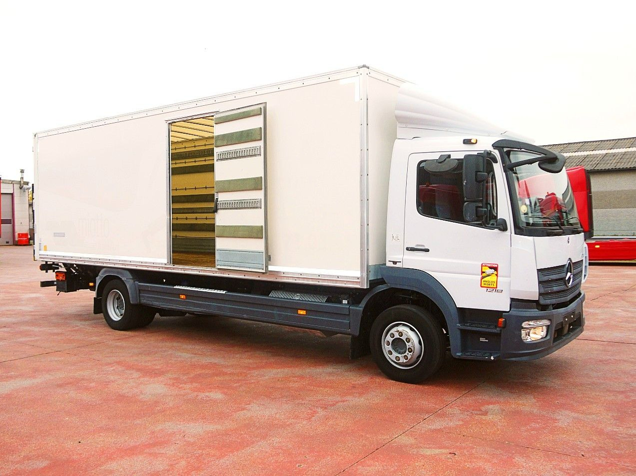 Mercedes-Benz 1218 ATEGO MEUBEL KOFFER A/C 124 Tkm - Грузовик с закрытым кузовом: фото 3 Mercedes-Benz 1218 ATEGO MEUBEL KOFFER A/C 124 Tkm - Грузовик с закрытым кузовом: фото 3