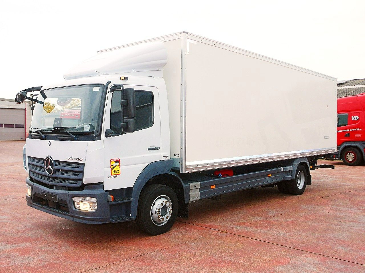 Mercedes-Benz 1218 ATEGO MEUBEL KOFFER A/C 124 Tkm - Малотоннажный фургон: фото 4 Mercedes-Benz 1218 ATEGO MEUBEL KOFFER A/C 124 Tkm - Малотоннажный фургон: фото 4