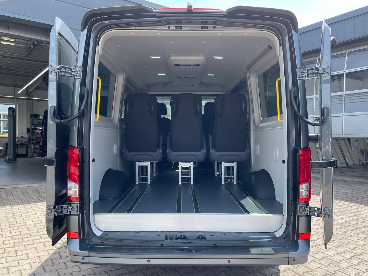 Микроавтобус, Пассажирский фургон MAN TGE 3.180 Kombi L3H2 4x4 INDIVIDUAL S LED ACC: фото 33