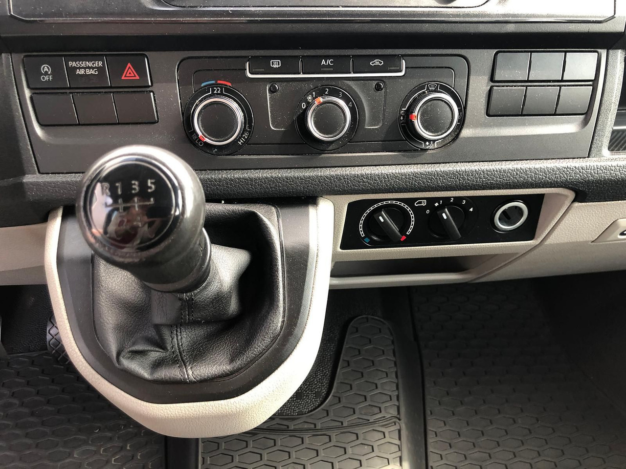 Микроавтобус, Пассажирский фургон Volkswagen T6 Transporter 2.0 TDI Kombi lang 9-SITZE TEMP: фото 30