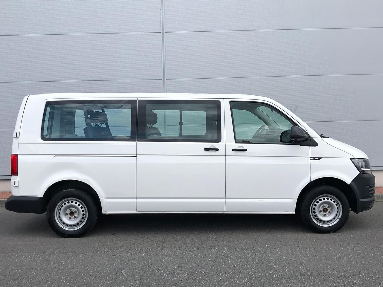 Volkswagen T6 Transporter 2.0 TDI Kombi lang 9-SITZE TEMP - Легковой автомобиль: фото 5 Volkswagen T6 Transporter 2.0 TDI Kombi lang 9-SITZE TEMP - Легковой автомобиль: фото 5