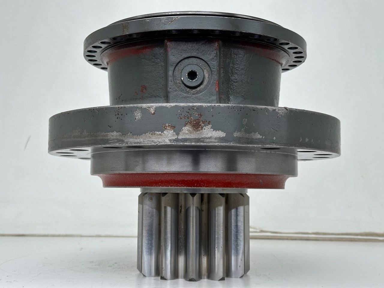 Liebherr Abtriebswellengehäuse ID-Nr.90018934 mit Abtriebswelle ID-Nr.90204999. SAT275/260 - SAT275/261 - SAT275/266 - SAT275/289. #08851#01696# - Поворотный редуктор для Строительной техники: фото 2 Liebherr Abtriebswellengehäuse ID-Nr.90018934 mit Abtriebswelle ID-Nr.90204999. SAT275/260 - SAT275/261 - SAT275/266 - SAT275/289. #08851#01696# - Поворотный редуктор для Строительной техники: фото 2