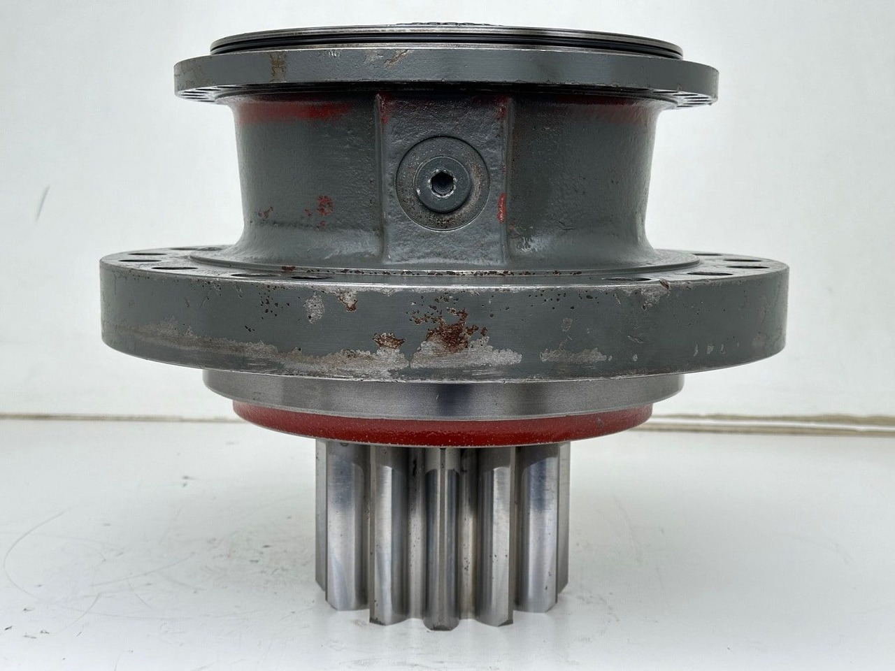 Liebherr Abtriebswellengehäuse ID-Nr.90018934 mit Abtriebswelle ID-Nr.90204999. SAT275/260 - SAT275/261 - SAT275/266 - SAT275/289. #08851#01696# - Поворотный редуктор для Строительной техники: фото 1 Liebherr Abtriebswellengehäuse ID-Nr.90018934 mit Abtriebswelle ID-Nr.90204999. SAT275/260 - SAT275/261 - SAT275/266 - SAT275/289. #08851#01696# - Поворотный редуктор для Строительной техники: фото 1