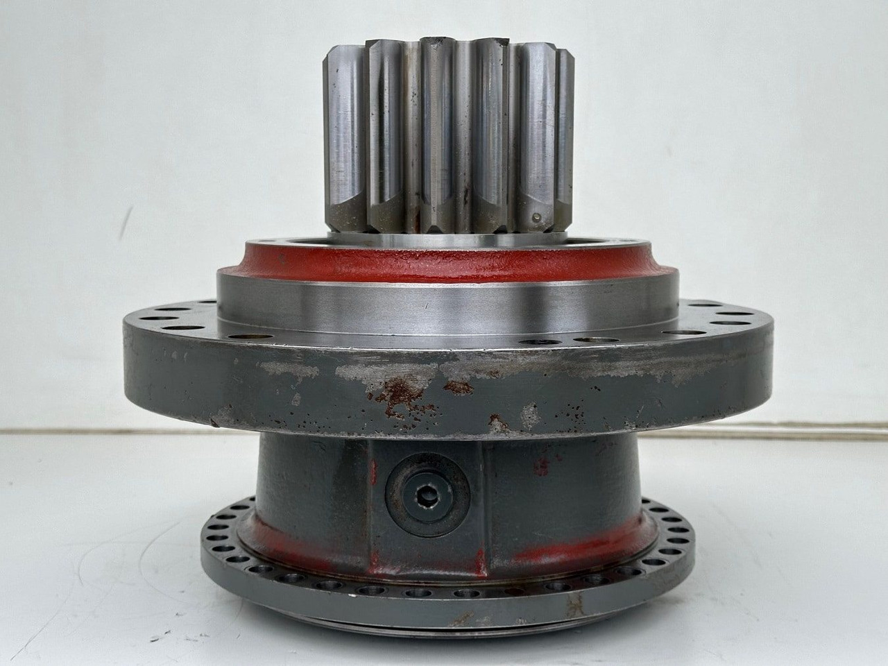 Liebherr Abtriebswellengehäuse ID-Nr.90018934 mit Abtriebswelle ID-Nr.90204999. SAT275/260 - SAT275/261 - SAT275/266 - SAT275/289. #08851#01696# - Поворотный редуктор для Строительной техники: фото 4 Liebherr Abtriebswellengehäuse ID-Nr.90018934 mit Abtriebswelle ID-Nr.90204999. SAT275/260 - SAT275/261 - SAT275/266 - SAT275/289. #08851#01696# - Поворотный редуктор для Строительной техники: фото 4