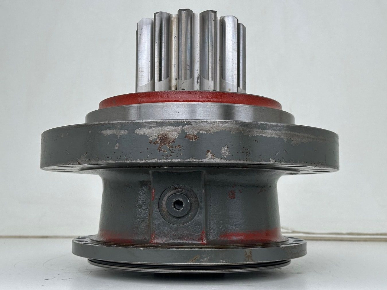 Liebherr Abtriebswellengehäuse ID-Nr.90018934 mit Abtriebswelle ID-Nr.90204999. SAT275/260 - SAT275/261 - SAT275/266 - SAT275/289. #08851#01696# - Поворотный редуктор для Строительной техники: фото 5 Liebherr Abtriebswellengehäuse ID-Nr.90018934 mit Abtriebswelle ID-Nr.90204999. SAT275/260 - SAT275/261 - SAT275/266 - SAT275/289. #08851#01696# - Поворотный редуктор для Строительной техники: фото 5