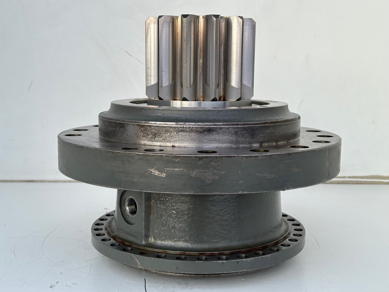 Liebherr Abtriebswellengehäuse ID-Nr.90018934 mit Abtriebswelle ID-Nr.90204999. SAT275/260 - SAT275/261 - SAT275/266 - SAT275/289. #1744.1806# - Поворотный редуктор для Экскаваторов: фото 4 Liebherr Abtriebswellengehäuse ID-Nr.90018934 mit Abtriebswelle ID-Nr.90204999. SAT275/260 - SAT275/261 - SAT275/266 - SAT275/289. #1744.1806# - Поворотный редуктор для Экскаваторов: фото 4