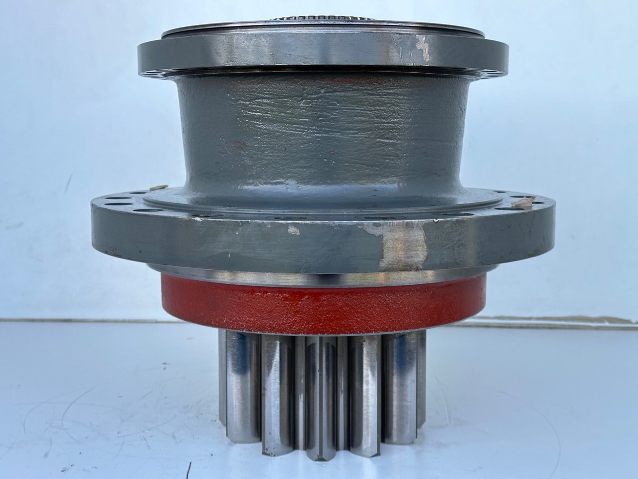 Liebherr Abtriebswellengehäuse ID-Nr.90021076 mit Abtriebswelle ID-Nr.90208977. SAT325A296. R934-1550, R938-1650, R945-1866. #0177.0162# - Поворотный редуктор для Строительной техники: фото 1 Liebherr Abtriebswellengehäuse ID-Nr.90021076 mit Abtriebswelle ID-Nr.90208977. SAT325A296. R934-1550, R938-1650, R945-1866. #0177.0162# - Поворотный редуктор для Строительной техники: фото 1