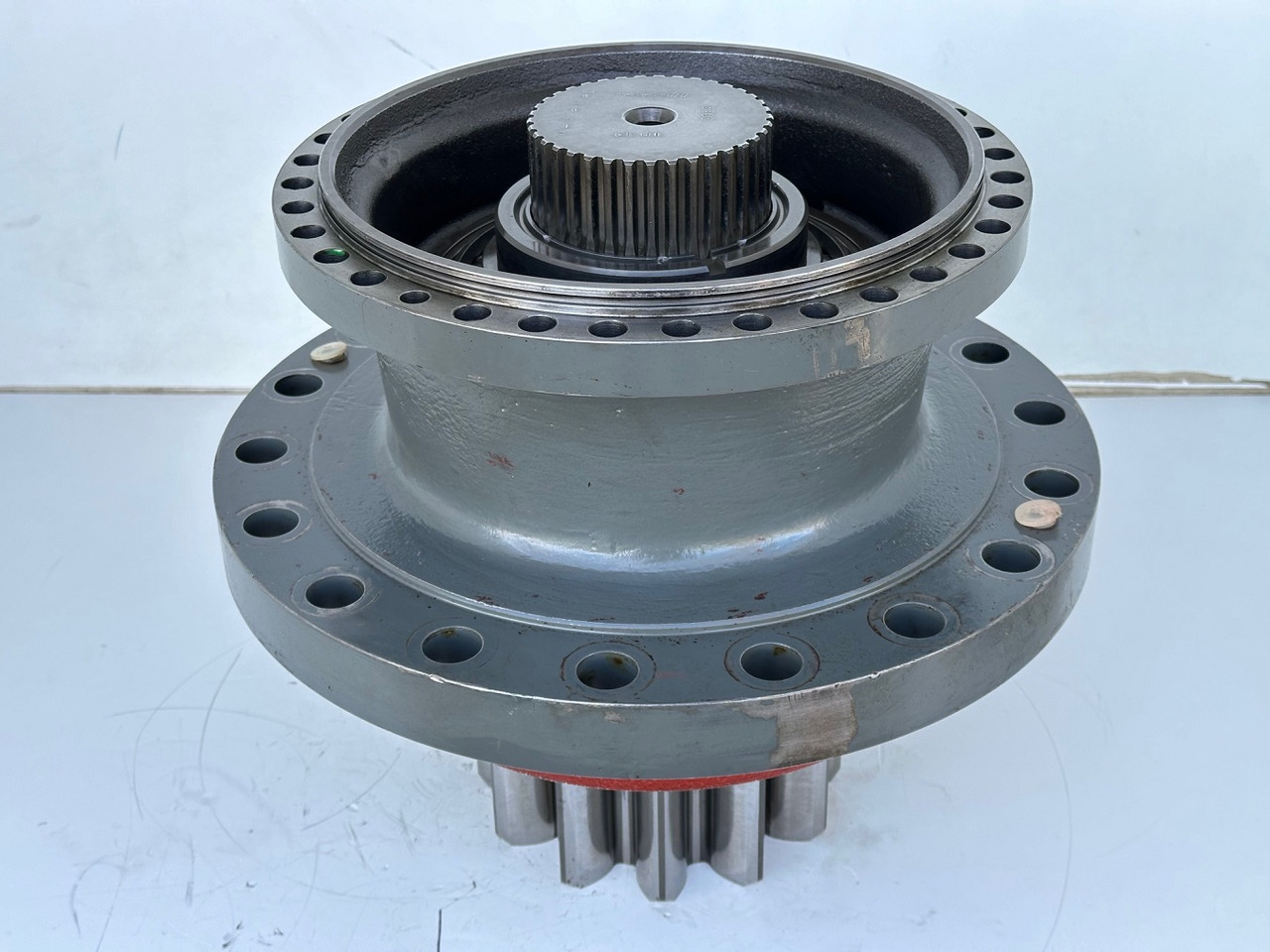 Liebherr Abtriebswellengehäuse ID-Nr.90021076 mit Abtriebswelle ID-Nr.90208977. SAT325A296. R934-1550, R938-1650, R945-1866. #0177.0162# - Поворотный редуктор для Строительной техники: фото 3 Liebherr Abtriebswellengehäuse ID-Nr.90021076 mit Abtriebswelle ID-Nr.90208977. SAT325A296. R934-1550, R938-1650, R945-1866. #0177.0162# - Поворотный редуктор для Строительной техники: фото 3