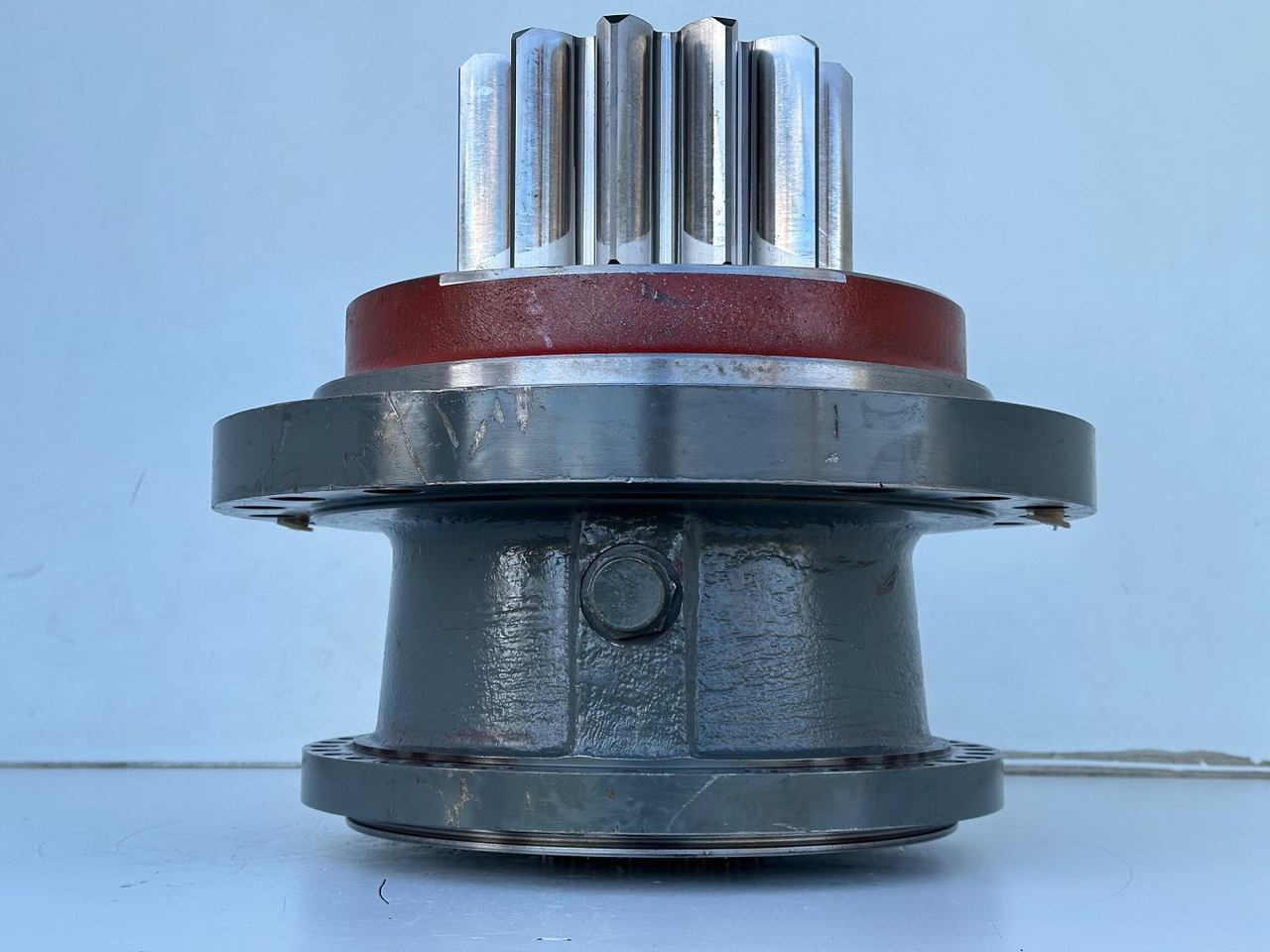 Liebherr Abtriebswellengehäuse ID-Nr.90021076 mit Abtriebswelle ID-Nr.90208977. SAT325A296. R934-1550, R938-1650, R945-1866. #0177.0162# - Поворотный редуктор для Строительной техники: фото 5 Liebherr Abtriebswellengehäuse ID-Nr.90021076 mit Abtriebswelle ID-Nr.90208977. SAT325A296. R934-1550, R938-1650, R945-1866. #0177.0162# - Поворотный редуктор для Строительной техники: фото 5