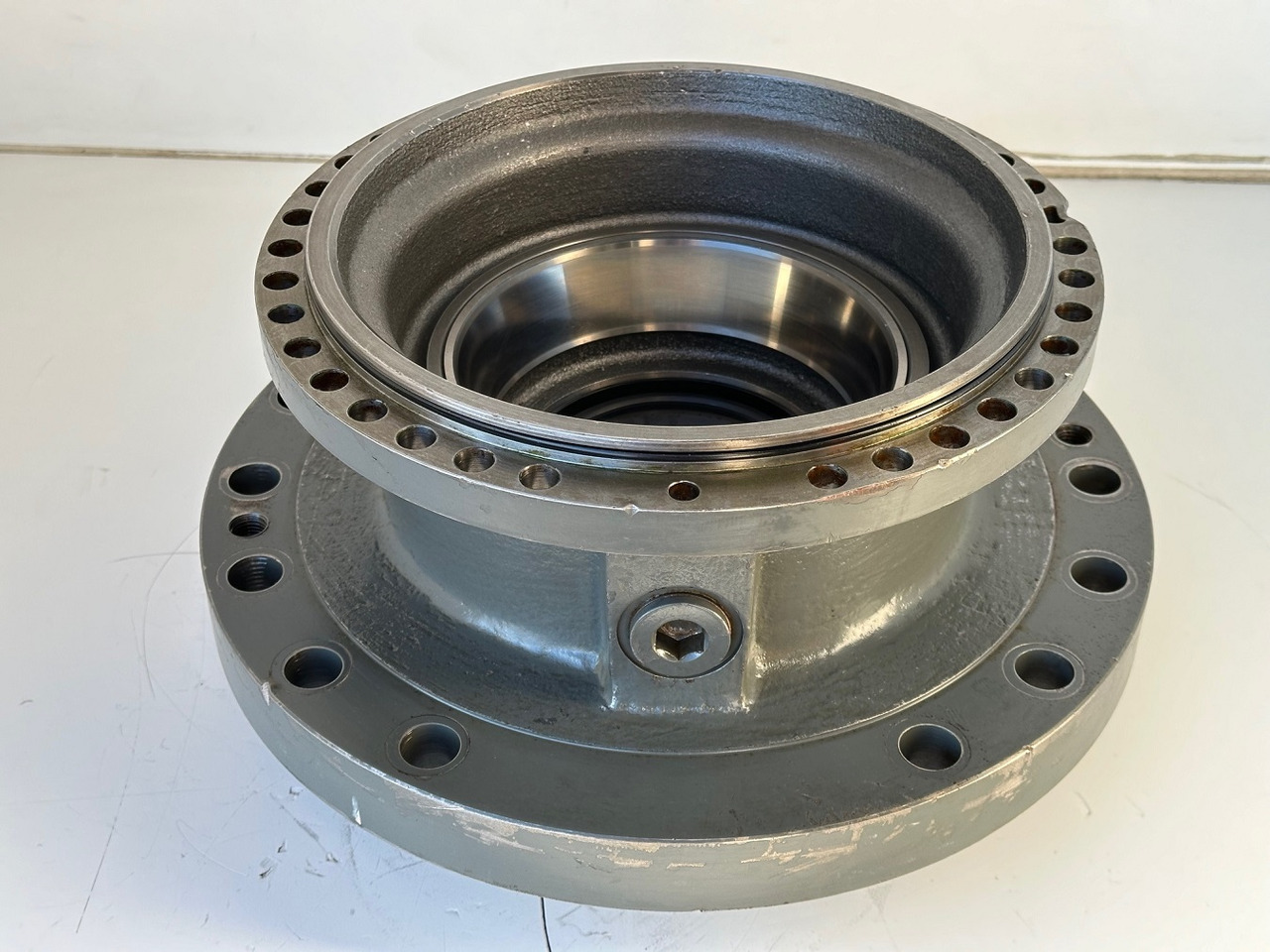 Liebherr Abtriebswellengehäuse ID-Nr.90208566 inkl. beiden Kegelrollenlager ID-Nr.10030908 - ID-Nr.761001903. LH40, LH50, R926, R928, R930. #90208566.137239# - Поворотный редуктор для Строительной техники: фото 3 Liebherr Abtriebswellengehäuse ID-Nr.90208566 inkl. beiden Kegelrollenlager ID-Nr.10030908 - ID-Nr.761001903. LH40, LH50, R926, R928, R930. #90208566.137239# - Поворотный редуктор для Строительной техники: фото 3