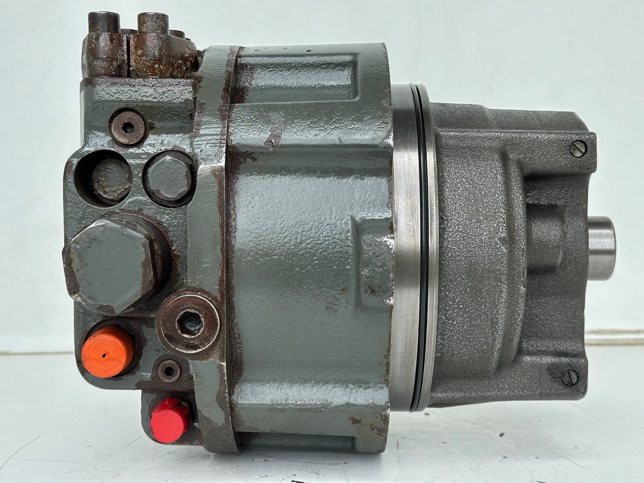 Liebherr Hydraulikeinbaumotor CMVE O 108. ID-Nr.10118562 - ID-Nr.10132610 - ID-Nr.10129048. LOS1916, LOS916, LOS926, R906, R916, R918, R920, R922, R924, R926COMP, R926, R936. #28314# - Гидравлический мотор для Строительной техники: фото 3 Liebherr Hydraulikeinbaumotor CMVE O 108. ID-Nr.10118562 - ID-Nr.10132610 - ID-Nr.10129048. LOS1916, LOS916, LOS926, R906, R916, R918, R920, R922, R924, R926COMP, R926, R936. #28314# - Гидравлический мотор для Строительной техники: фото 3