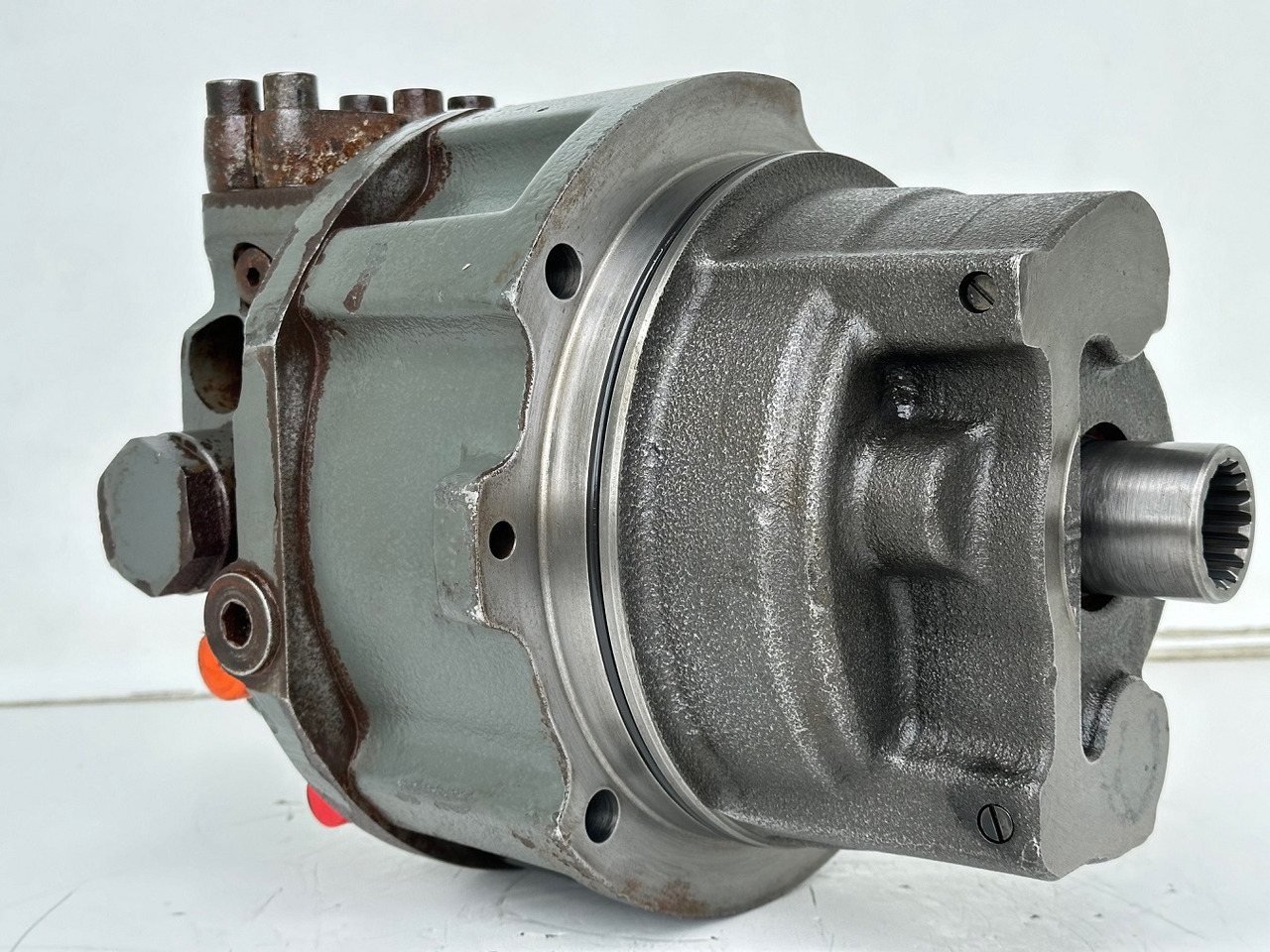 Liebherr Hydraulikeinbaumotor CMVE O 108. ID-Nr.10118562 - ID-Nr.10132610 - ID-Nr.10129048. LOS1916, LOS916, LOS926, R906, R916, R918, R920, R922, R924, R926COMP, R926, R936. #28314# - Гидравлический мотор для Строительной техники: фото 1 Liebherr Hydraulikeinbaumotor CMVE O 108. ID-Nr.10118562 - ID-Nr.10132610 - ID-Nr.10129048. LOS1916, LOS916, LOS926, R906, R916, R918, R920, R922, R924, R926COMP, R926, R936. #28314# - Гидравлический мотор для Строительной техники: фото 1