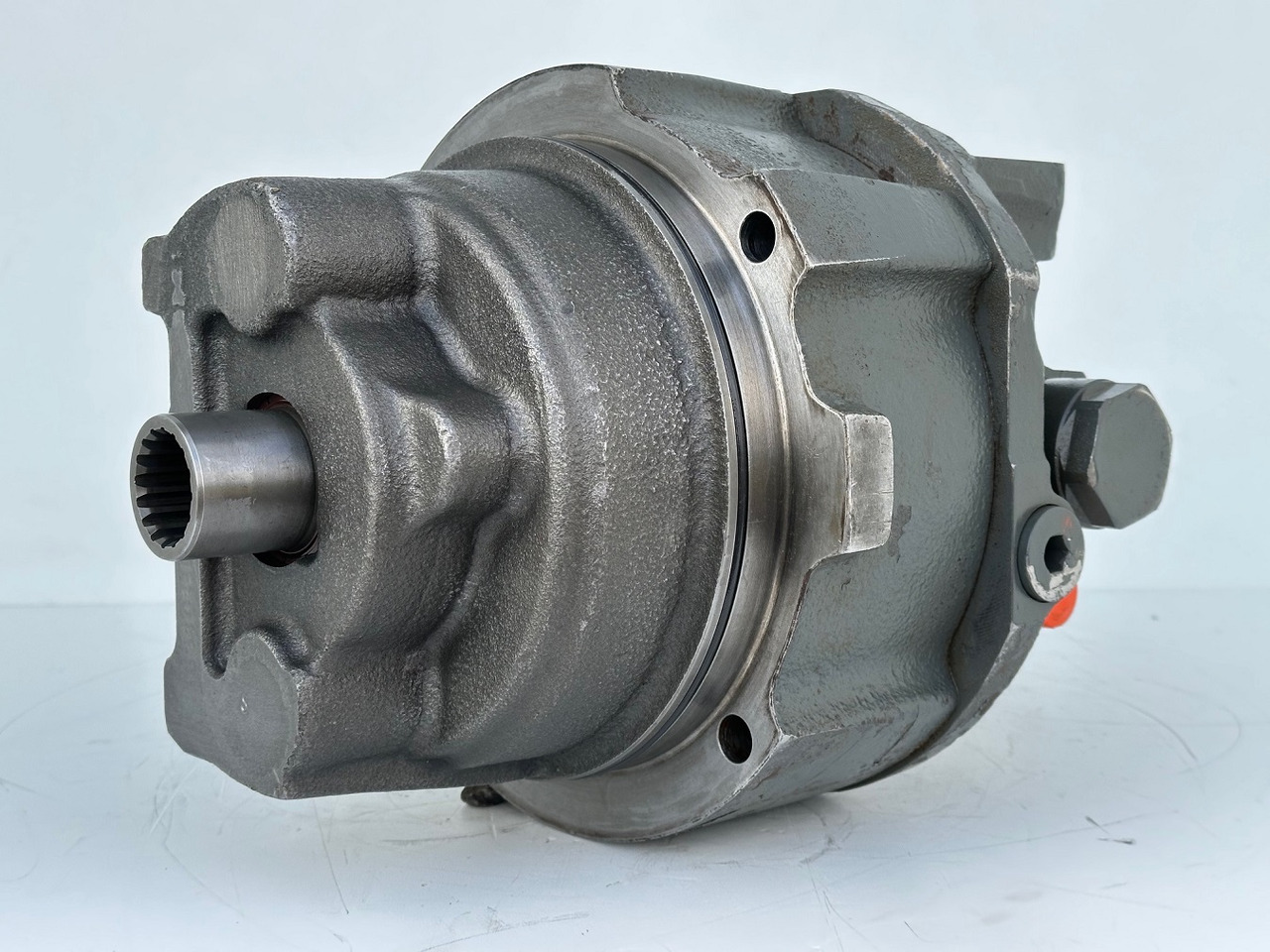 Liebherr Hydraulikeinbaumotor Typ:LH46VE 108. ID-Nr.11428178 . LOS926-1715,R926-1715,R928-1715,R930-1716,R934-1550,R936K-LC,R936K-NLC,R936K-SLC,R938. #11428178.0663# - Бортовой редуктор для Строительной техники: фото 1 Liebherr Hydraulikeinbaumotor Typ:LH46VE 108. ID-Nr.11428178 . LOS926-1715,R926-1715,R928-1715,R930-1716,R934-1550,R936K-LC,R936K-NLC,R936K-SLC,R938. #11428178.0663# - Бортовой редуктор для Строительной техники: фото 1