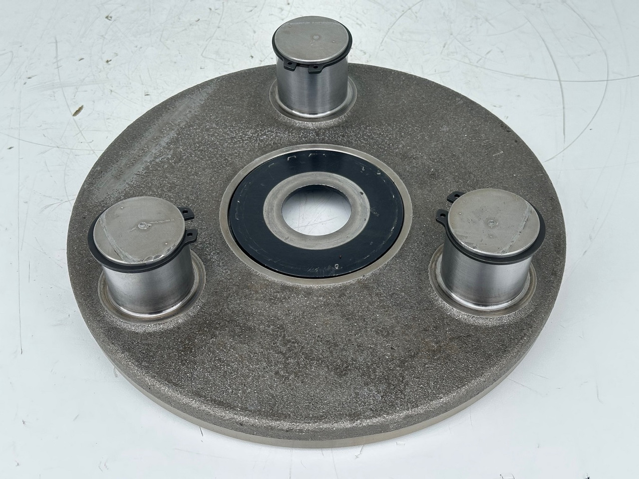 Liebherr Planetenträger ID-Nr.90024938. FAT400P112 -FAT400P130 - FAT400P139. LO1936, LOS926, R926, R928, R930, R934, R936, R940, R944, R946, R950 T. #90024938.L1.6897# - Бортовой редуктор для Строительной техники: фото 1 Liebherr Planetenträger ID-Nr.90024938. FAT400P112 -FAT400P130 - FAT400P139. LO1936, LOS926, R926, R928, R930, R934, R936, R940, R944, R946, R950 T. #90024938.L1.6897# - Бортовой редуктор для Строительной техники: фото 1